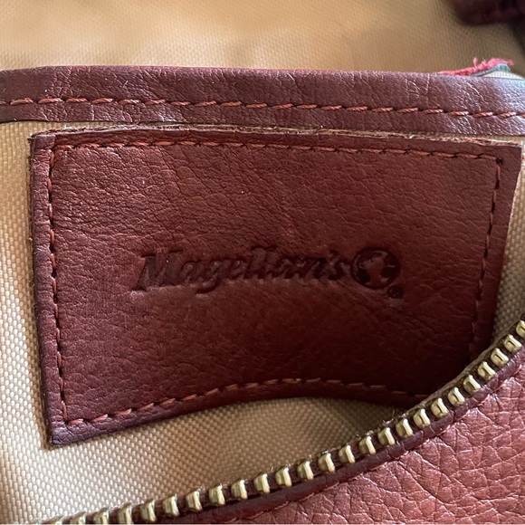 Magellan's | Rfid Leather Crossbody Bag. Zip Close. - Picture 4 of 10